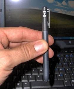 HP Pavillion tx2000z view of pen