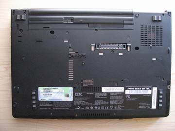 Lenovo Y410 Bottom